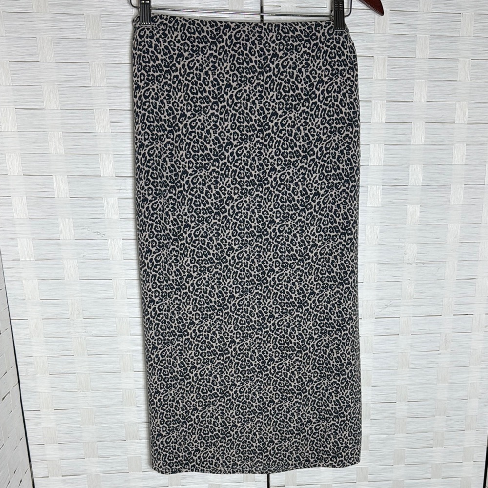 American Eagle Animal Print Skirt with Side Zip Elastic Waist Size Medium